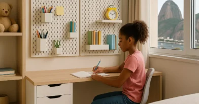 Estação De Estudos Com Painéis Organizadores